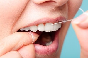 importancia-de-passar-fio-dental-saude-bucal
