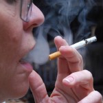 Cigarro e álcool em excesso prejudicam a voz