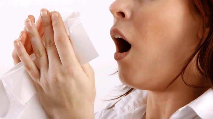Segurar o espirro faz mal?