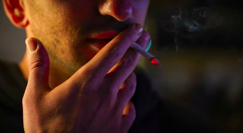 Cigarro pode causar câncer de boca, inflamação na garganta e nas vias aéreas