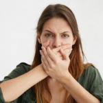 Mau hálito: principais causas e como prevenir